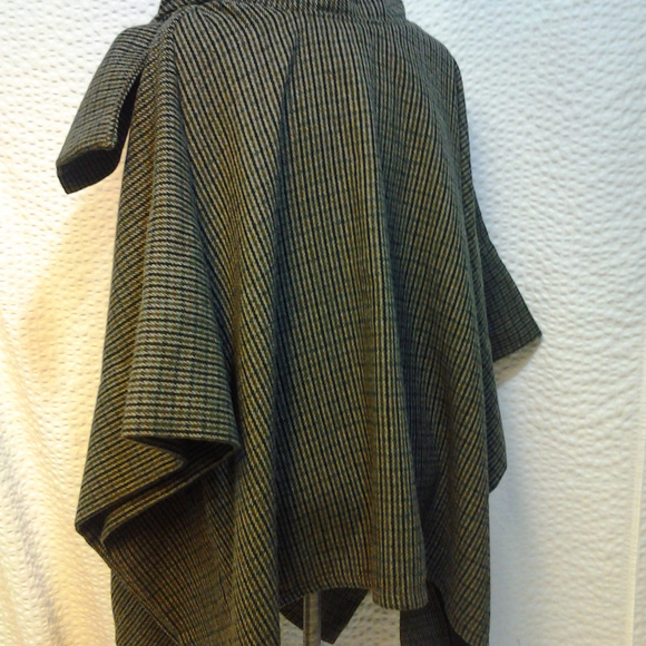 🎀Custom Made Green Houndstooth Poncho - Picture 1 of 7